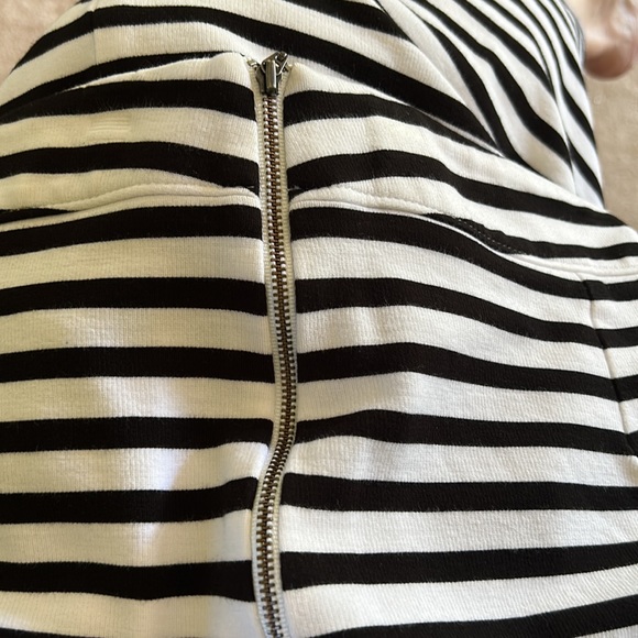 Banana Republic skirt side slits side zipper Sz 16. B & W stripes - Picture 4 of 5